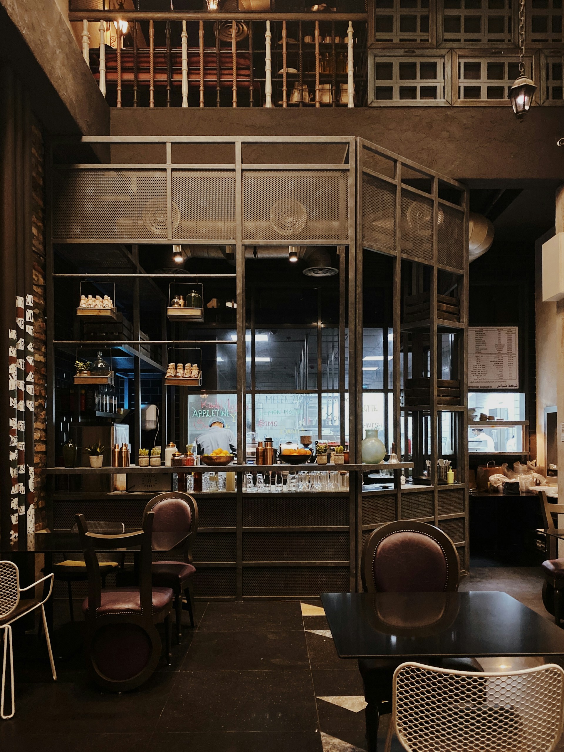 gray computer monitor