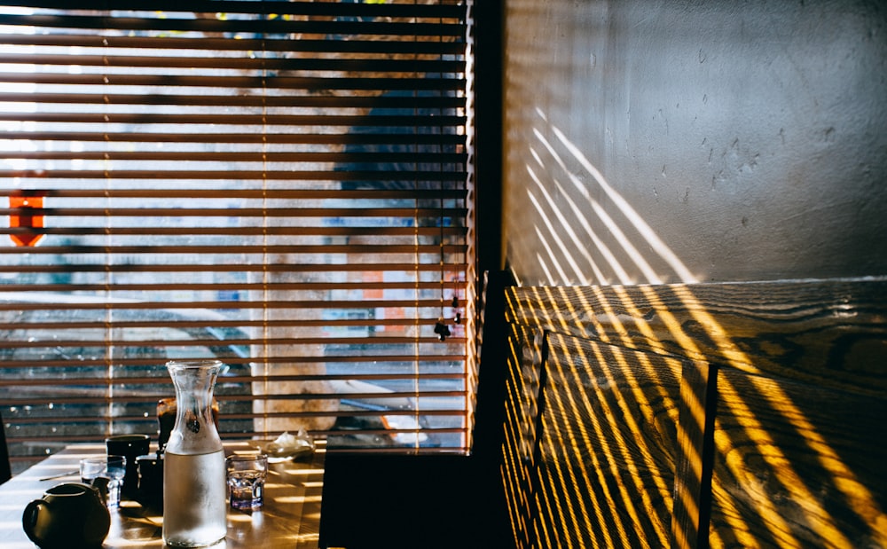restaurant window pictures download free images on unsplash