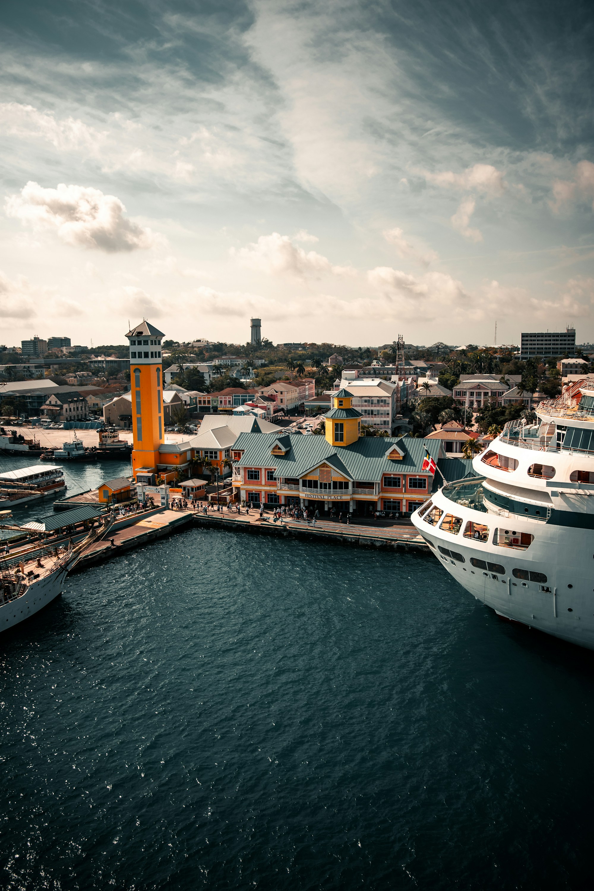 Nassau Travel Guide: Exploring the Capital of The Bahamas