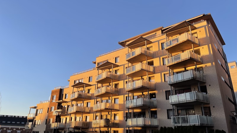 Contemporary enterprise building