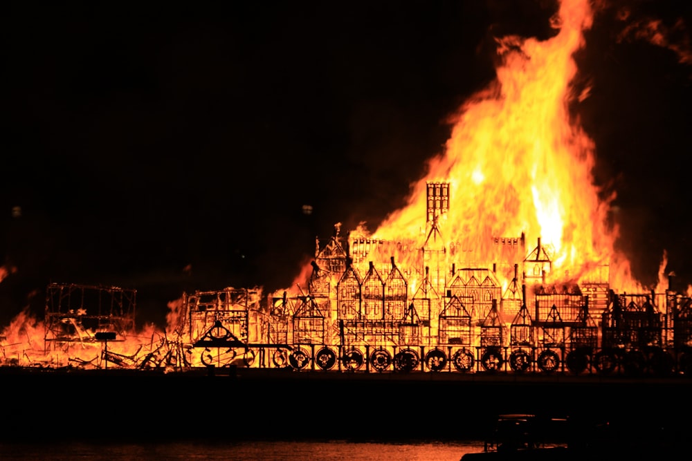 burning building during night time