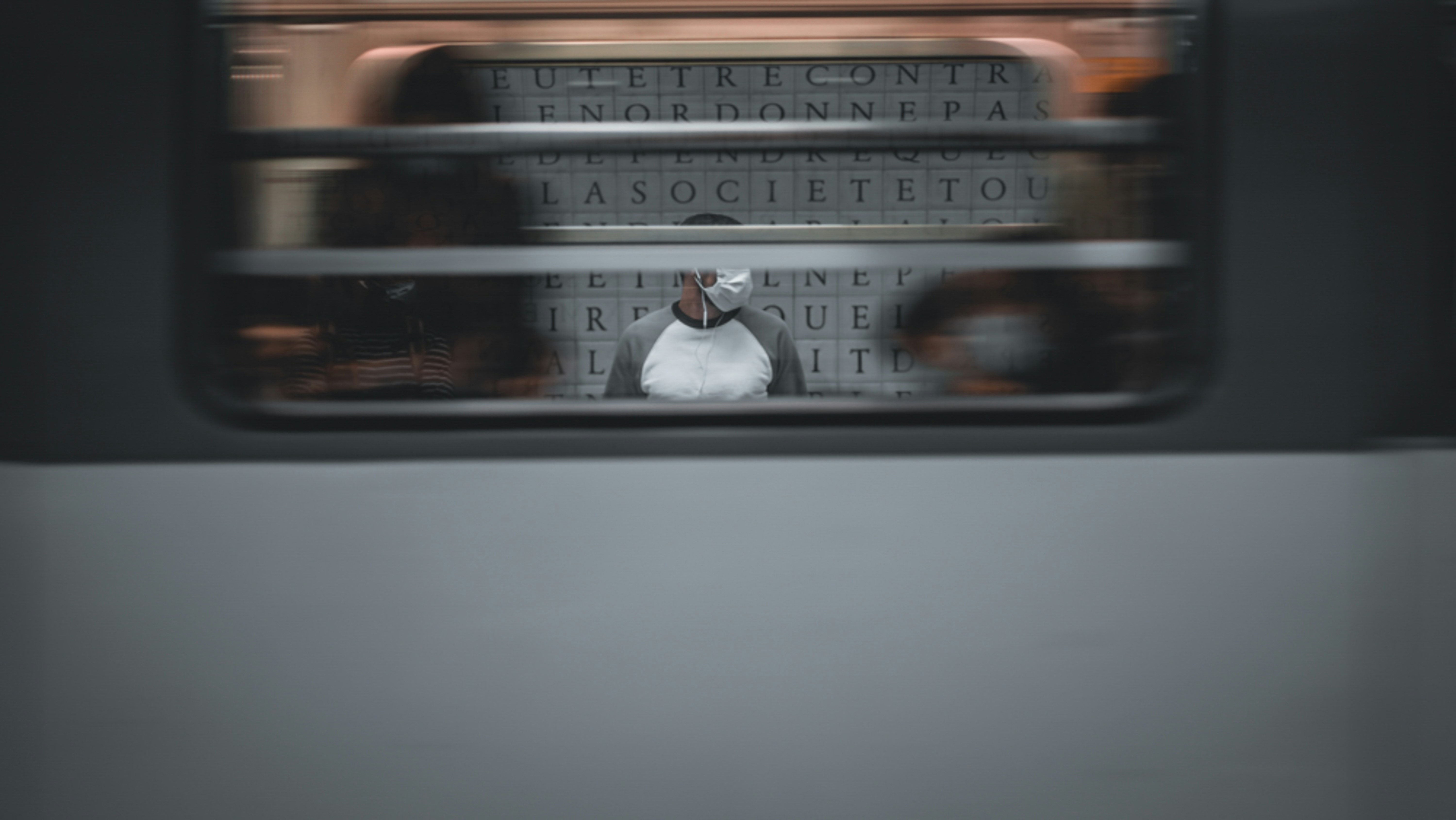 white and black microwave oven, metro paris,  ----------------- @real_jansen ----------------- don