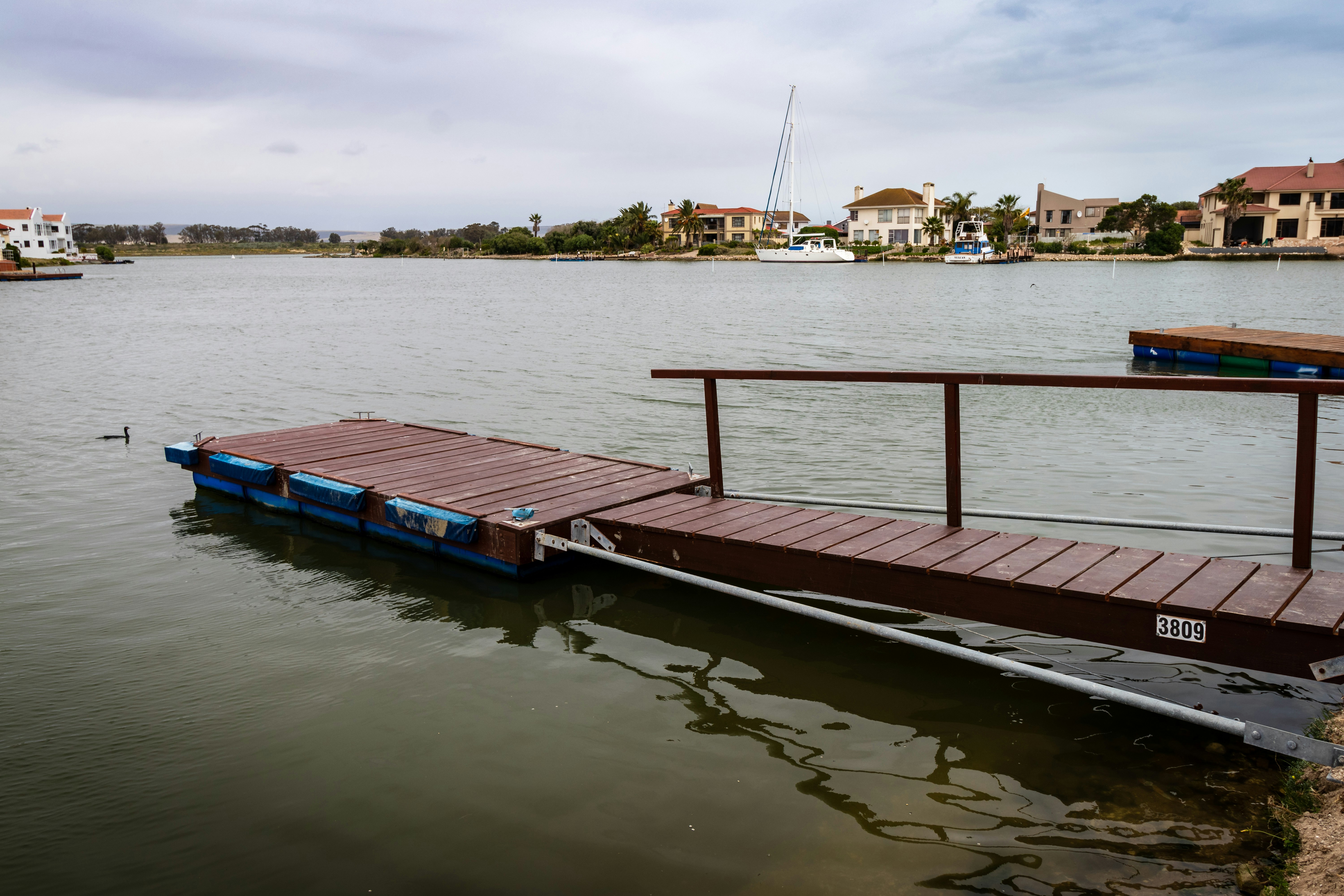 black and white bed linen