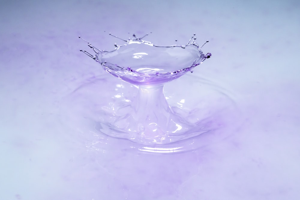 goutte d’eau en verre transparent