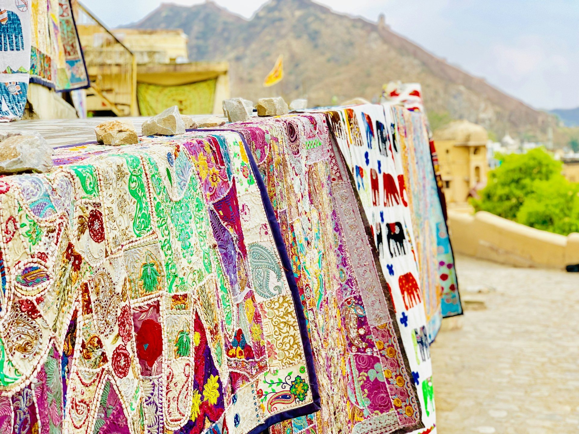 gray computer monitor