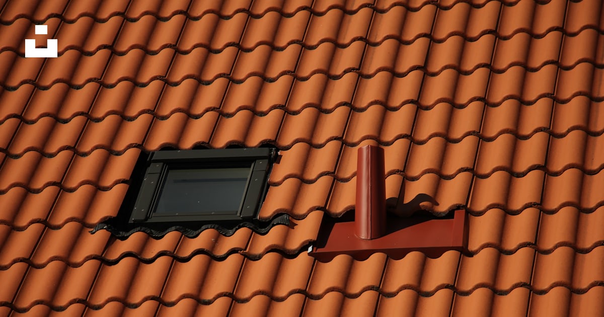 Black rectangular device on brown roof photo – Free Roof Image on Unsplash