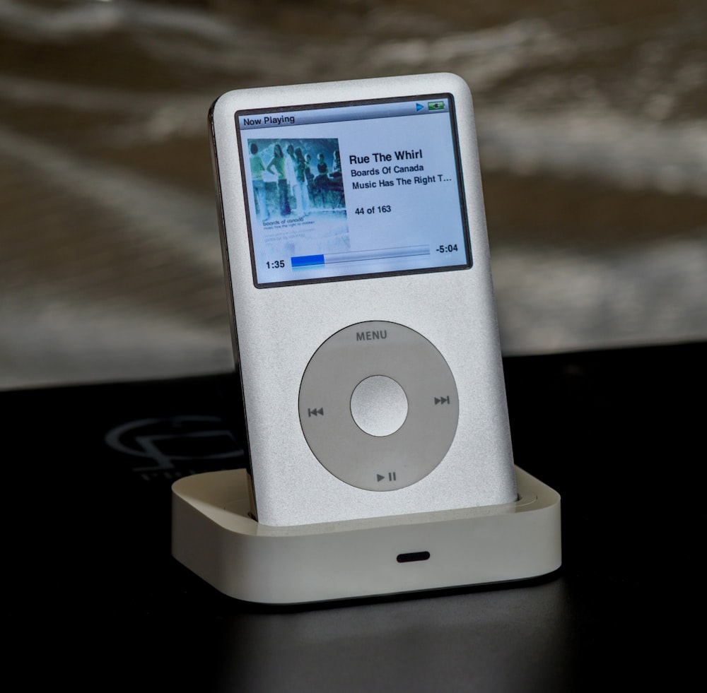 white ipod nano 4 th gen