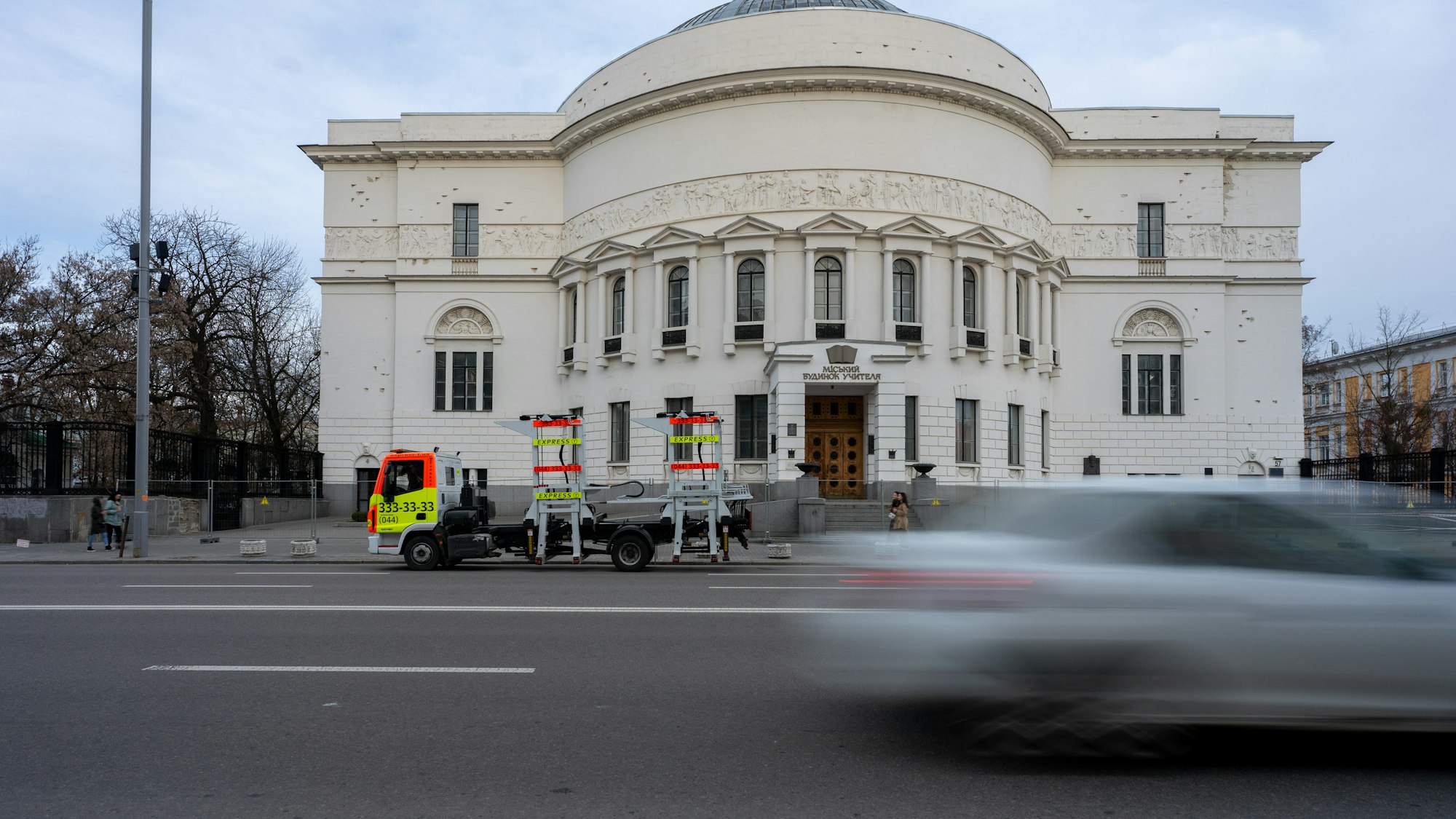 Tow truck Kyiv 