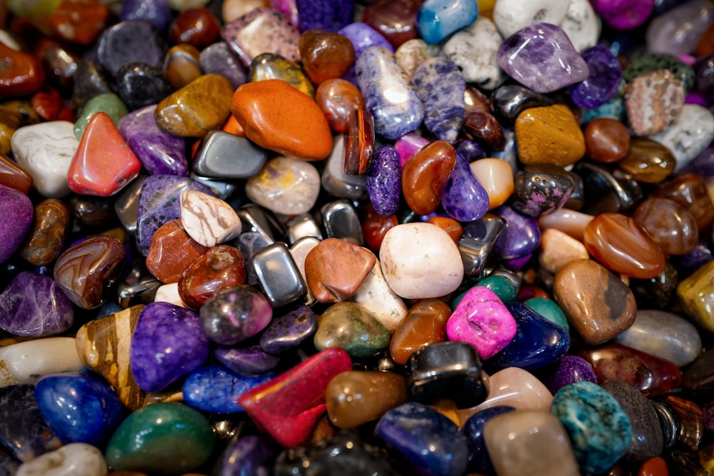 white blue and yellow pebbles