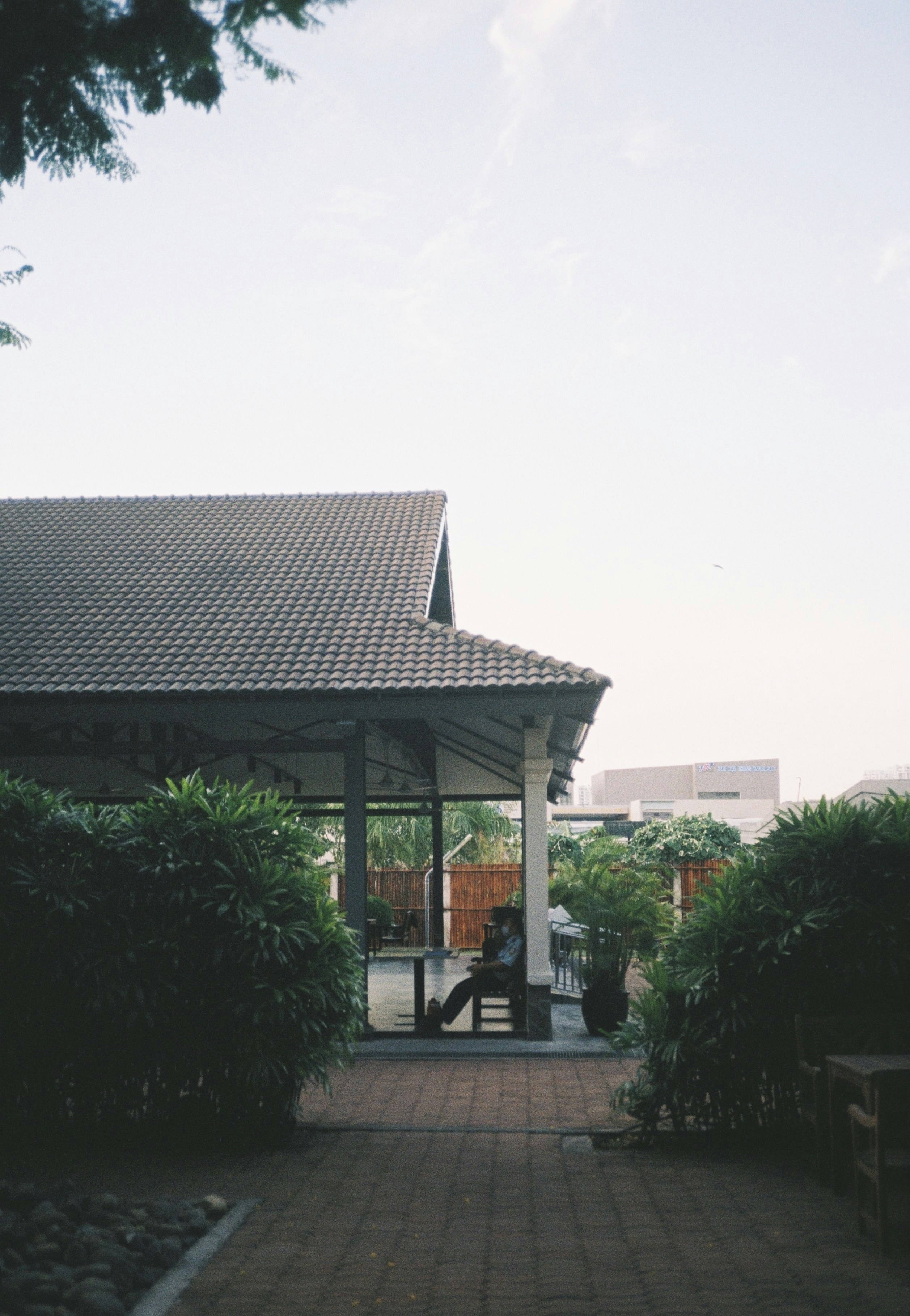 farmhouse patio decor, wallpaper, Farmhouse Patio Furniture: Arrangement Ideas 5