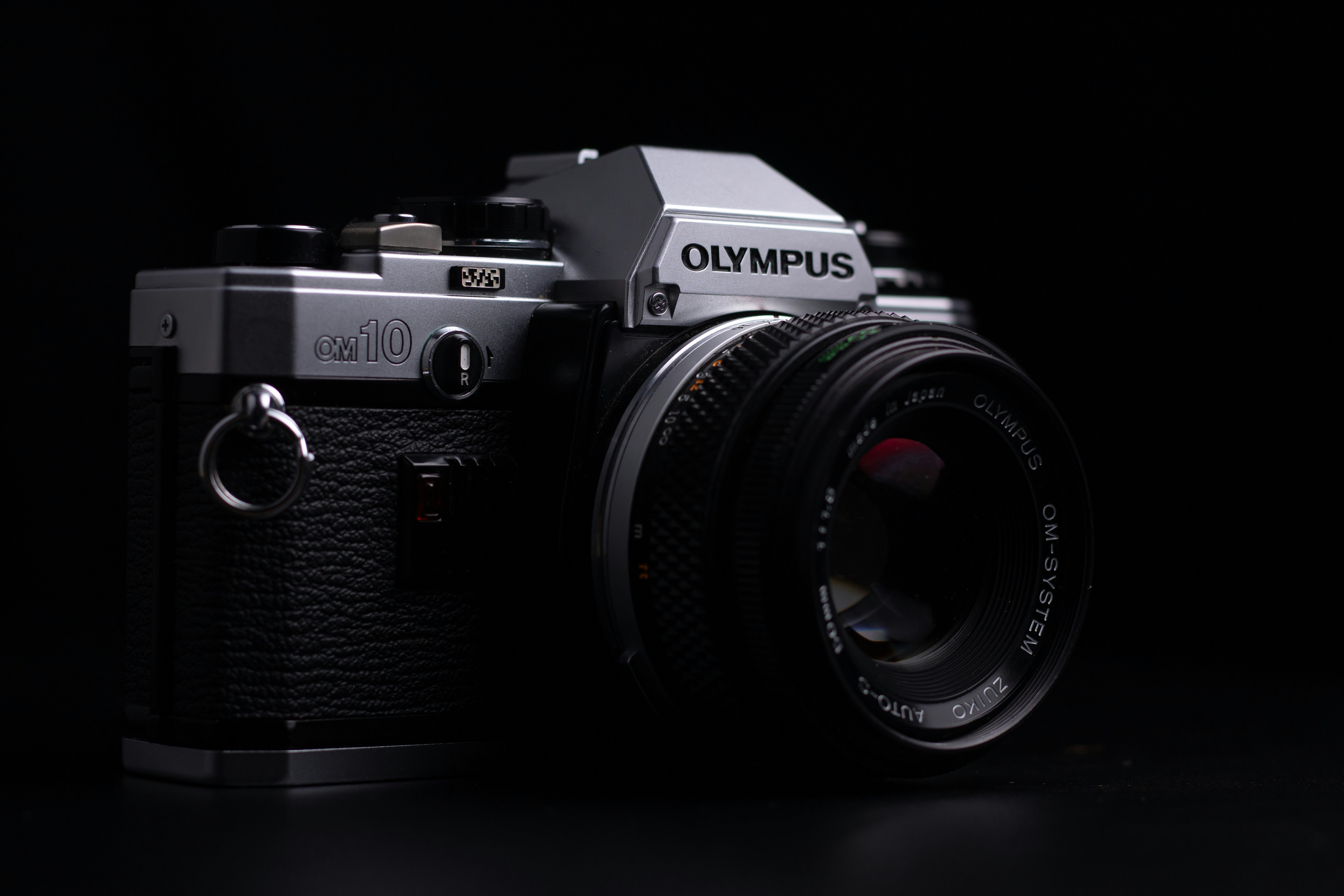 black and silver nikon dslr camera