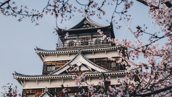 April 2021, Hiroshima.
Sakura and Hiroshima Castle.by Kenshi Kingami