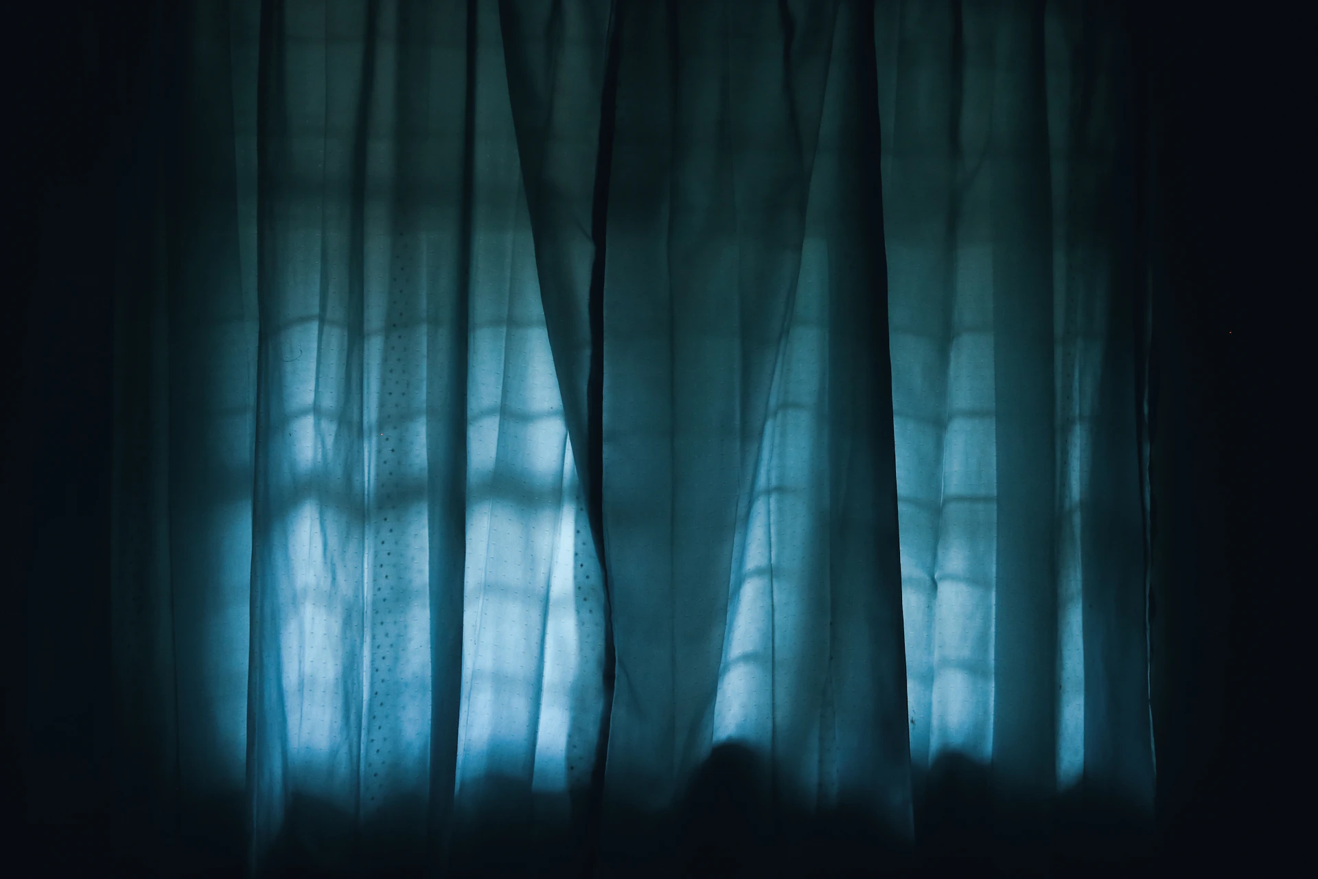 white and green window curtain