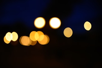 yellow and white bokeh lights