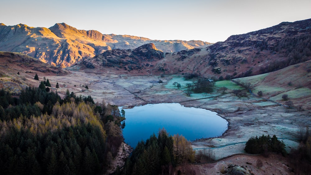 lake in the middle of mountains