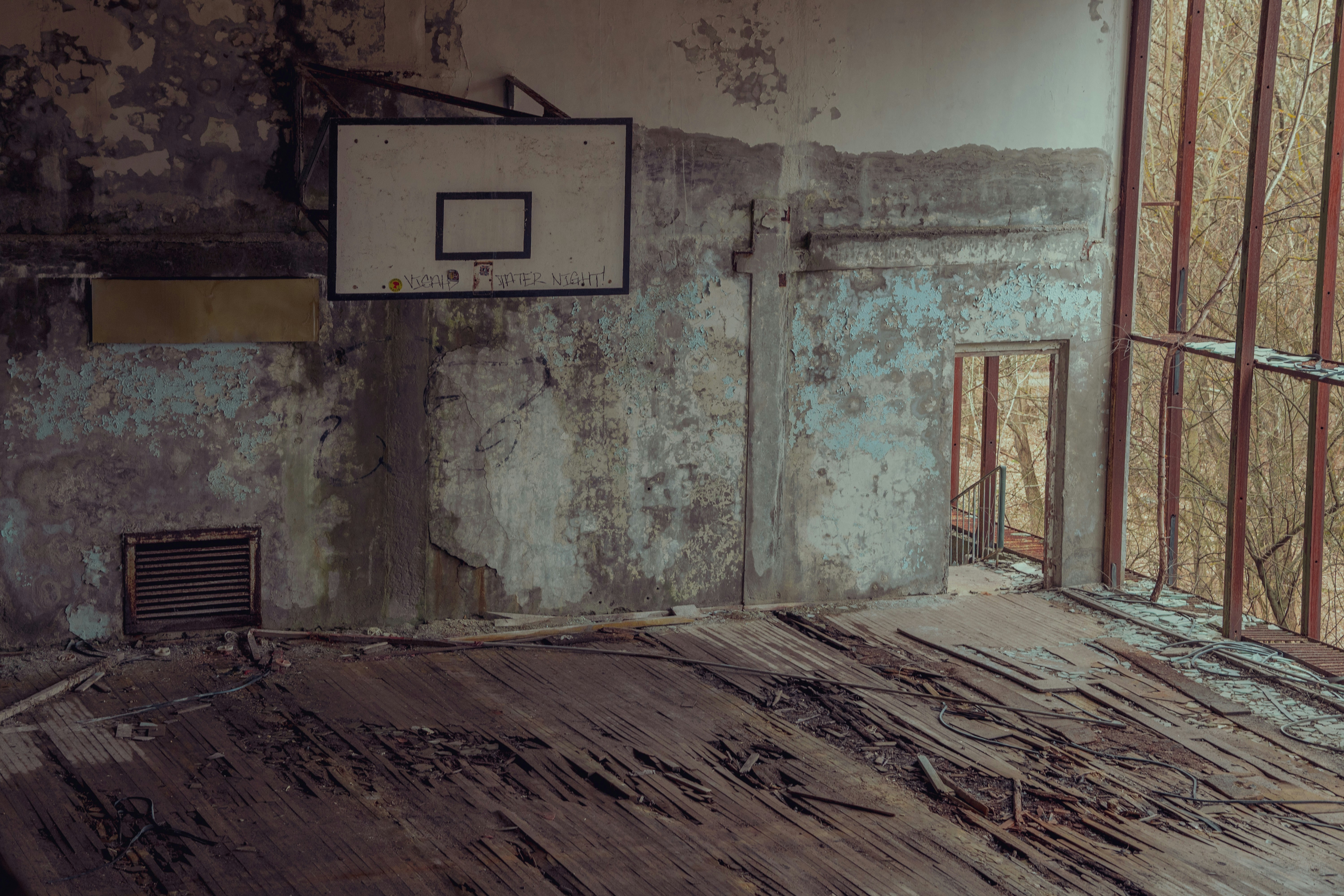 Heroisk tekniker i kontrollrummet under Tjernobyls katastrof – en berättelse om överlevnad!