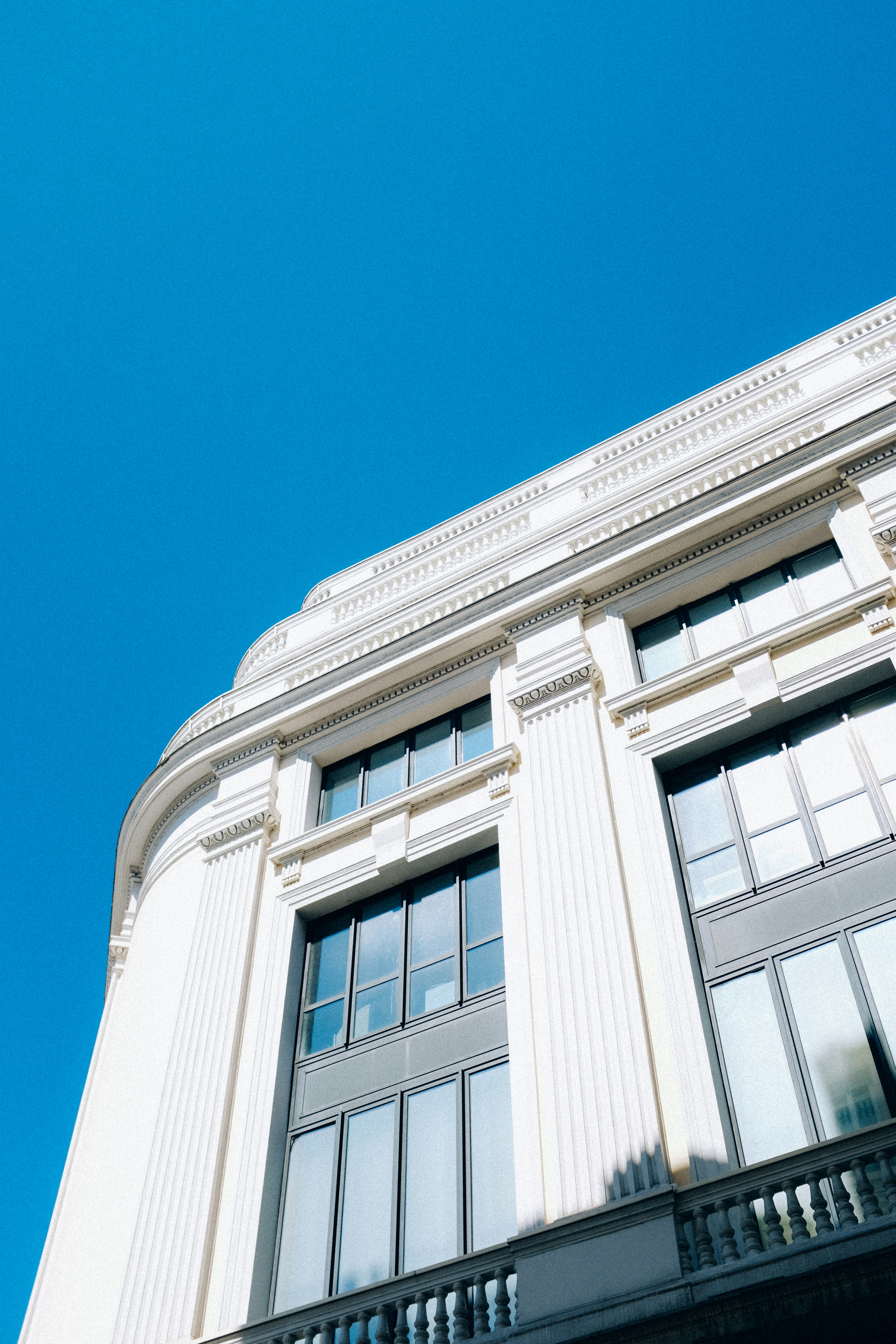 Photo by adrienolichon