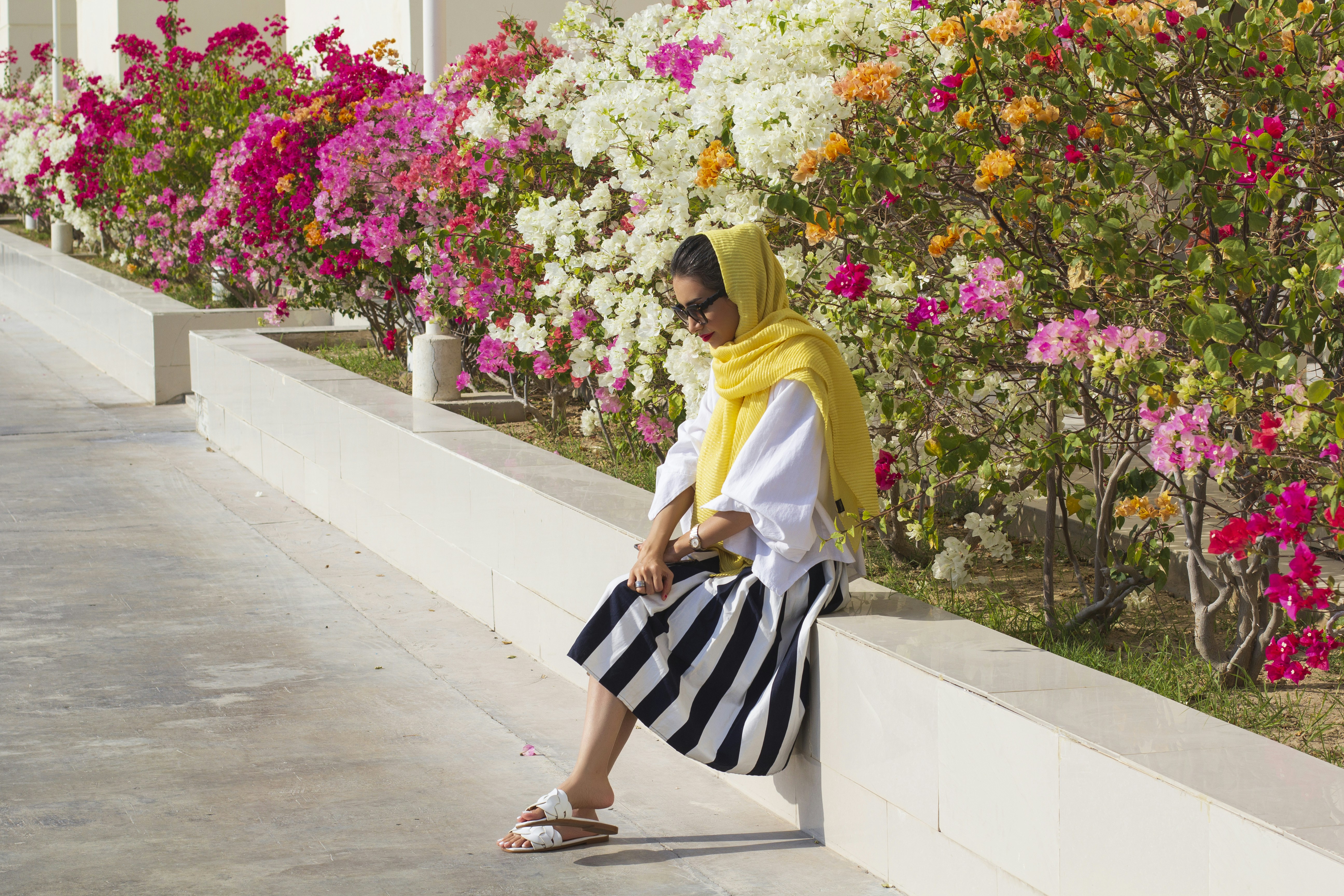 8 Minimalist Fashion Principles for Seasonal Color Transitions