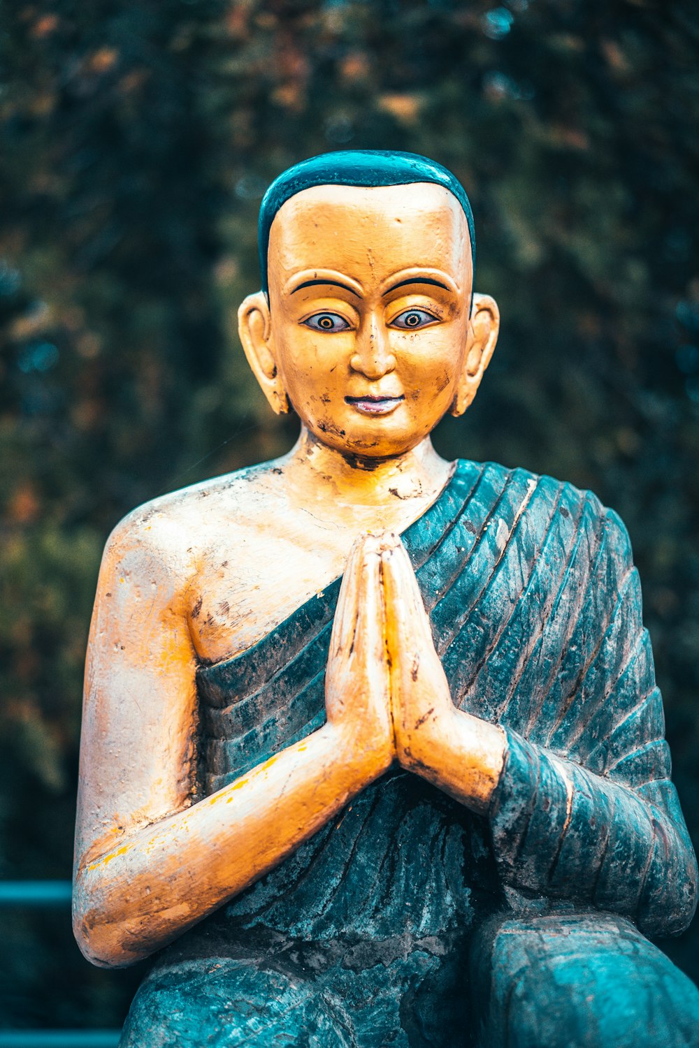 gold buddha statue in tilt shift lens
