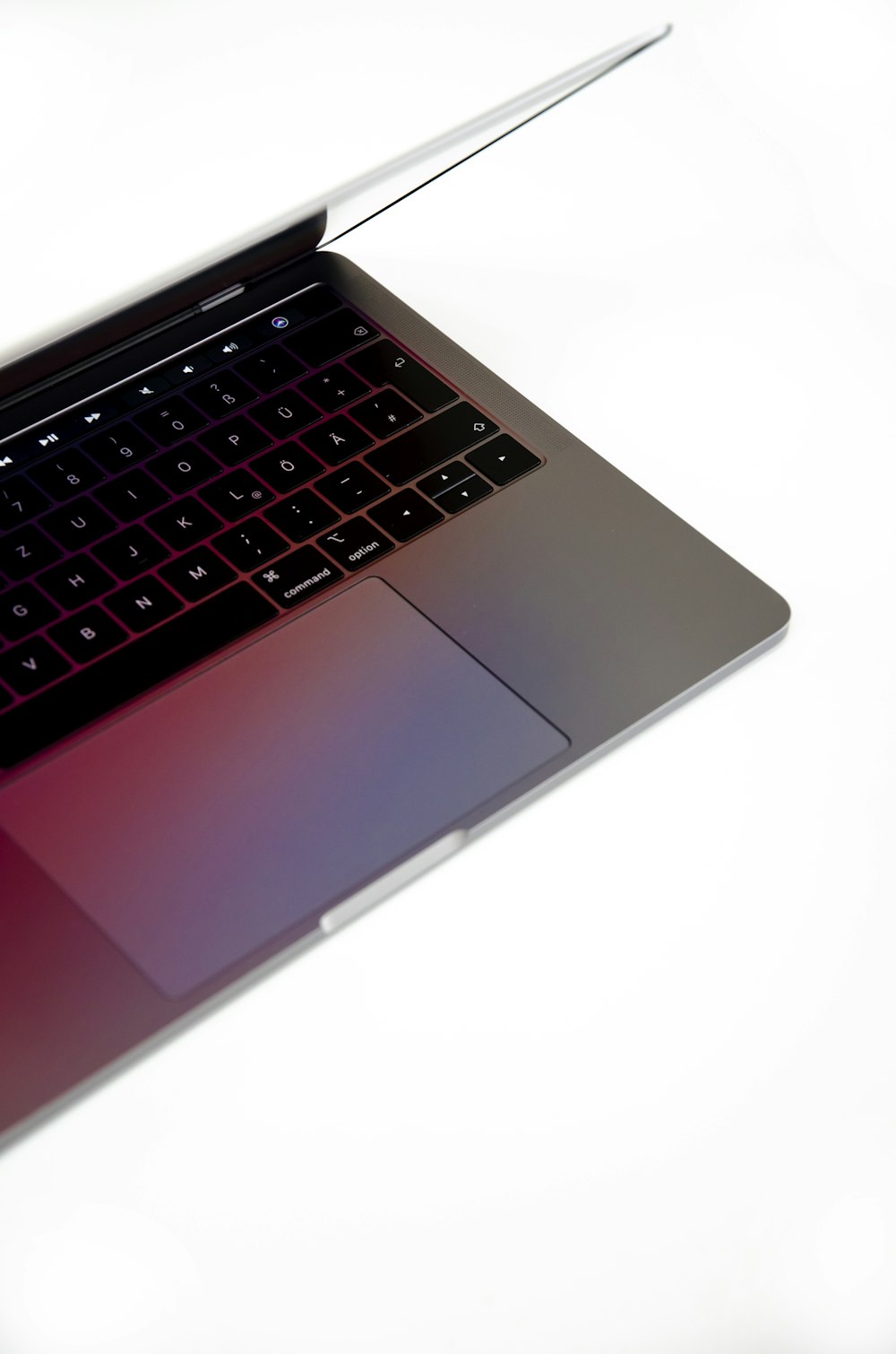 schwarz-roter Laptop