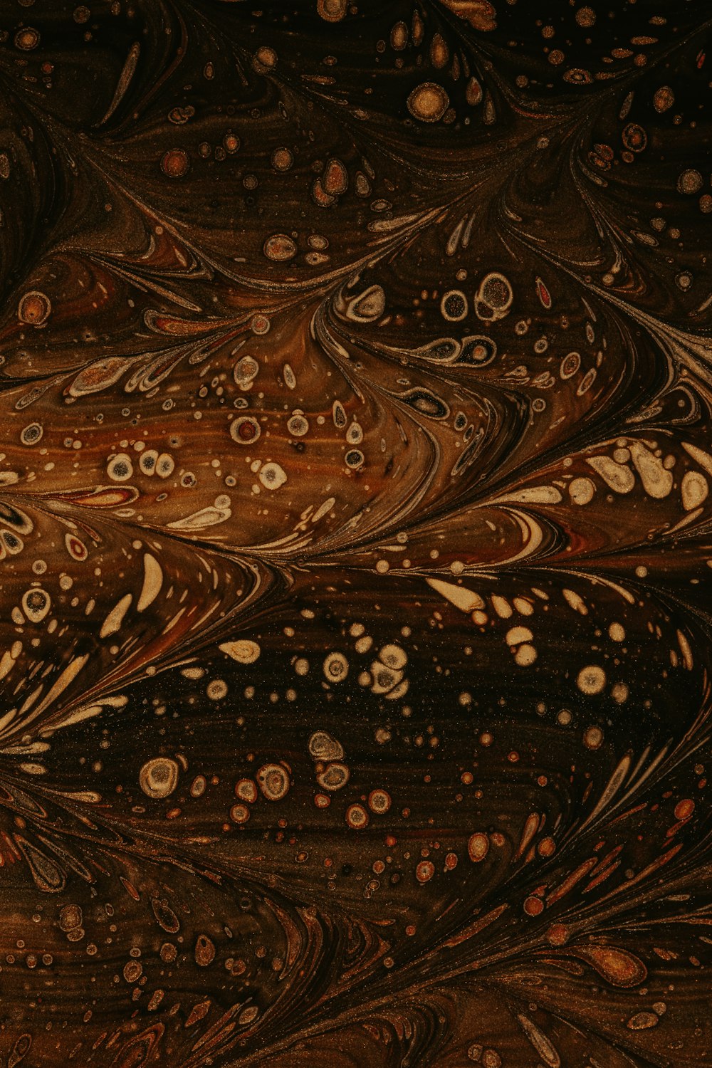 textile floral marron et noir