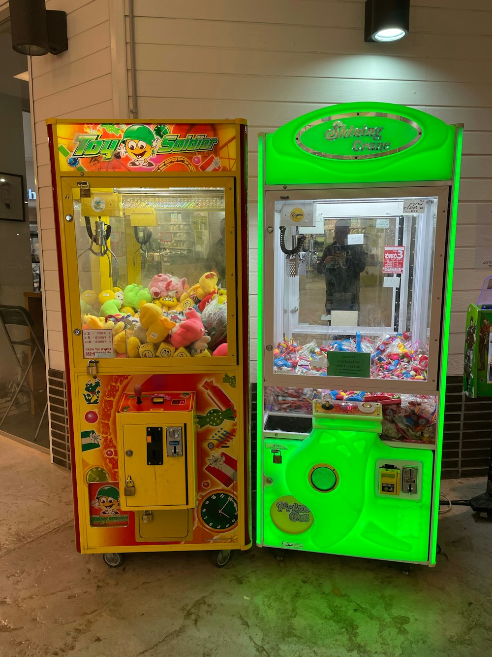 yellow and green arcade machine