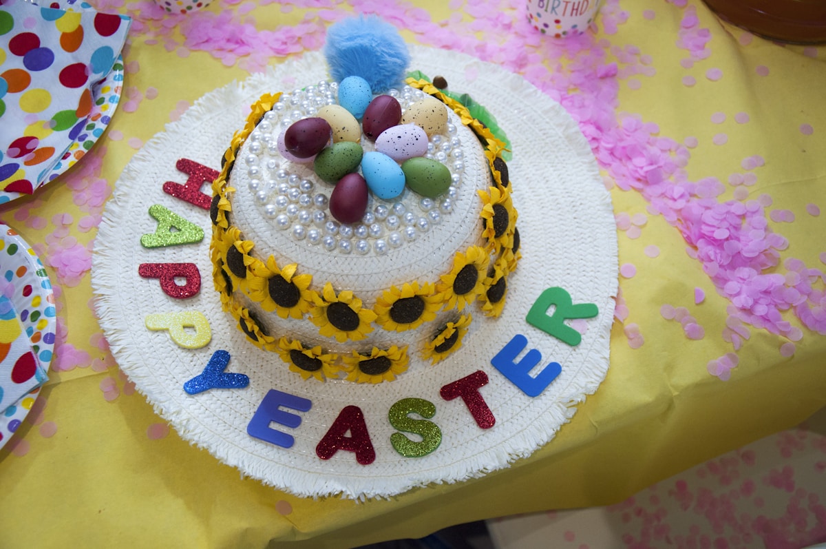 How do I make a cute lion cake that won't scare my toddler?