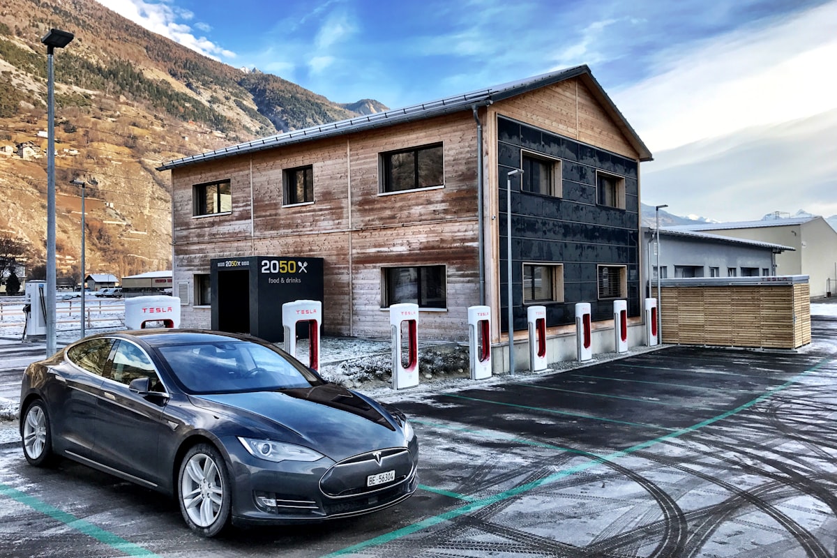 Tesla, "Supercharger" için Starlink'i kullanmaya başladı