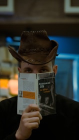 An author signing books during a dédicace event hosted by éditions du sahel.