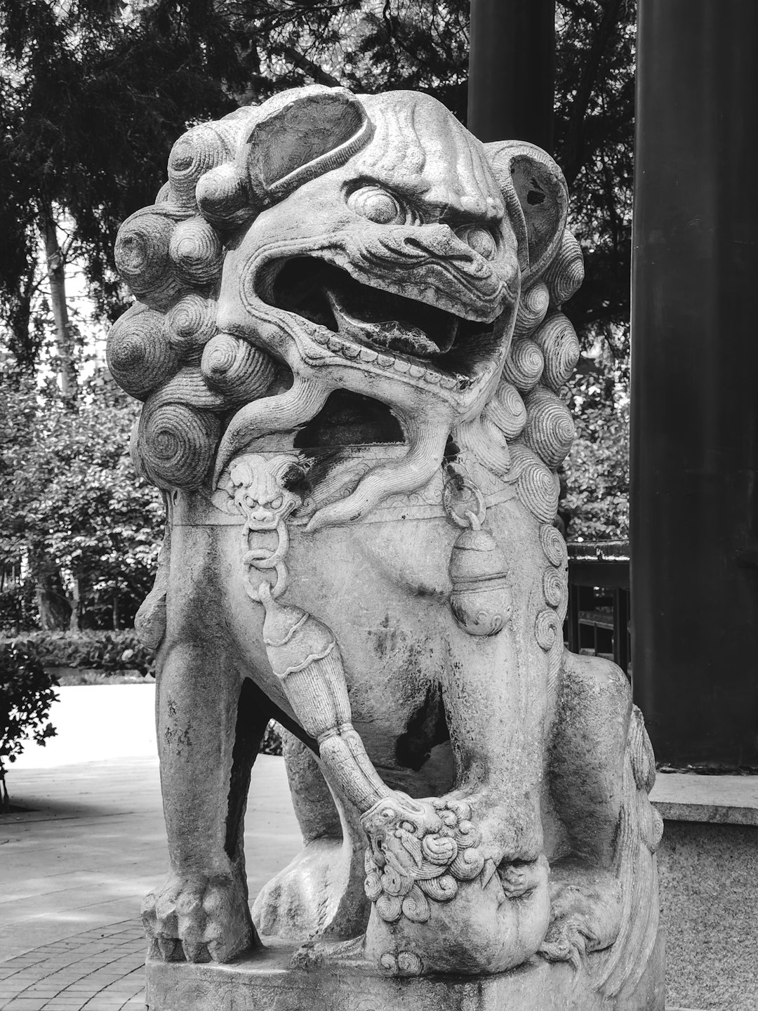 gray concrete statue near green trees during daytime