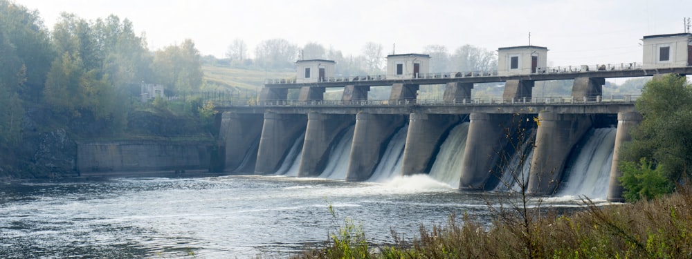 gray concrete dam during daytime