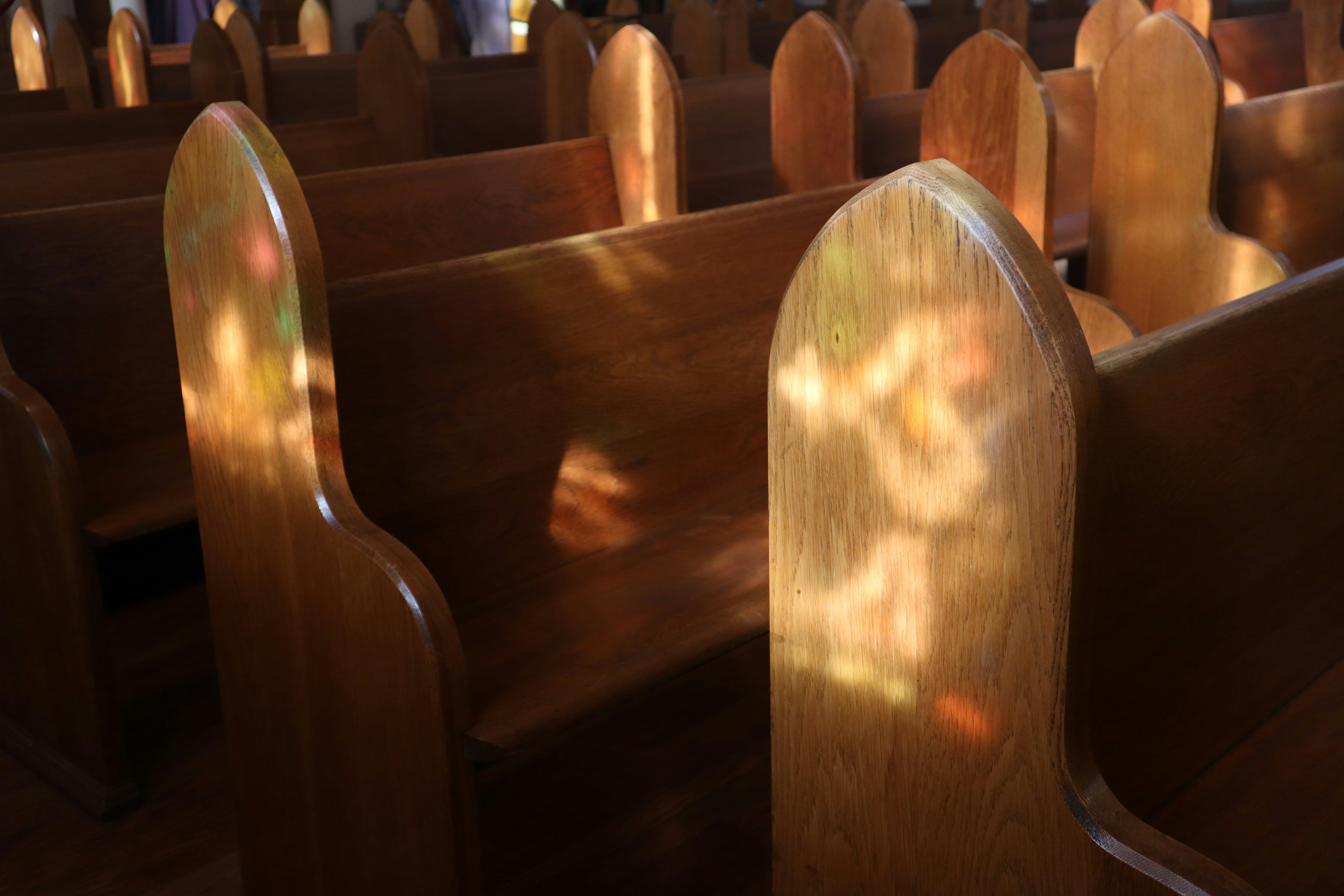 What is a church pew? Definition and history Comfortek blog