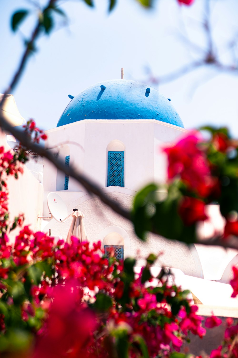 Edificio a cupola blu e bianco