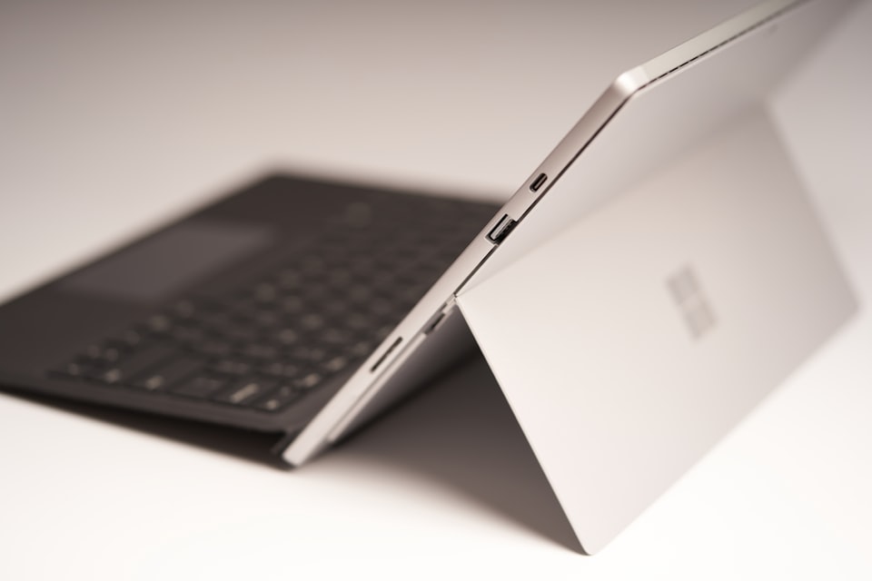 Microsoft Surface struggles to stay competitive