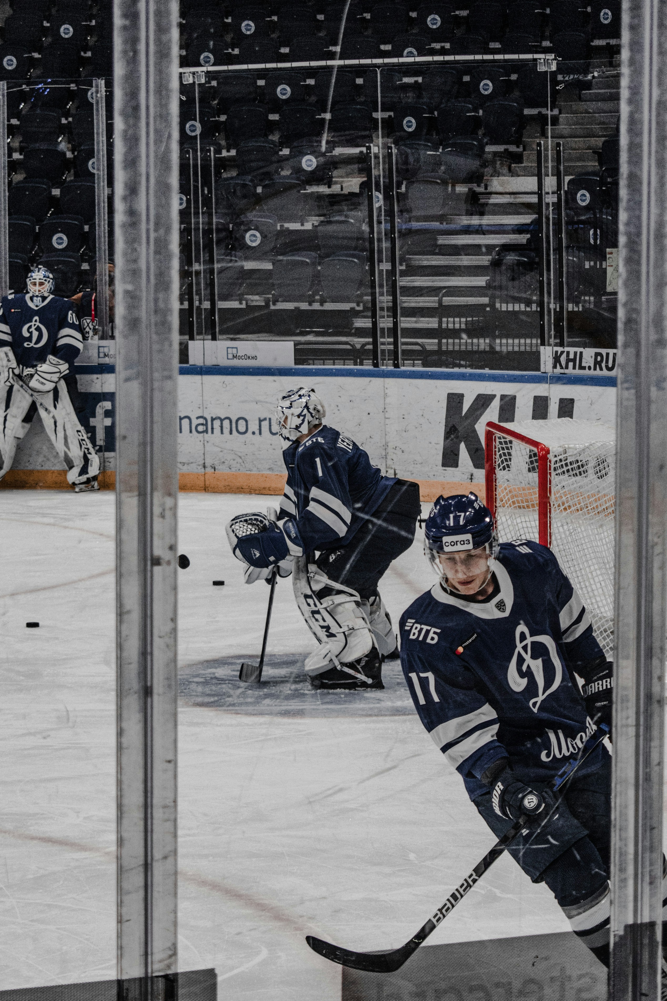 Dynamo goalie Alexander Yeryomenko