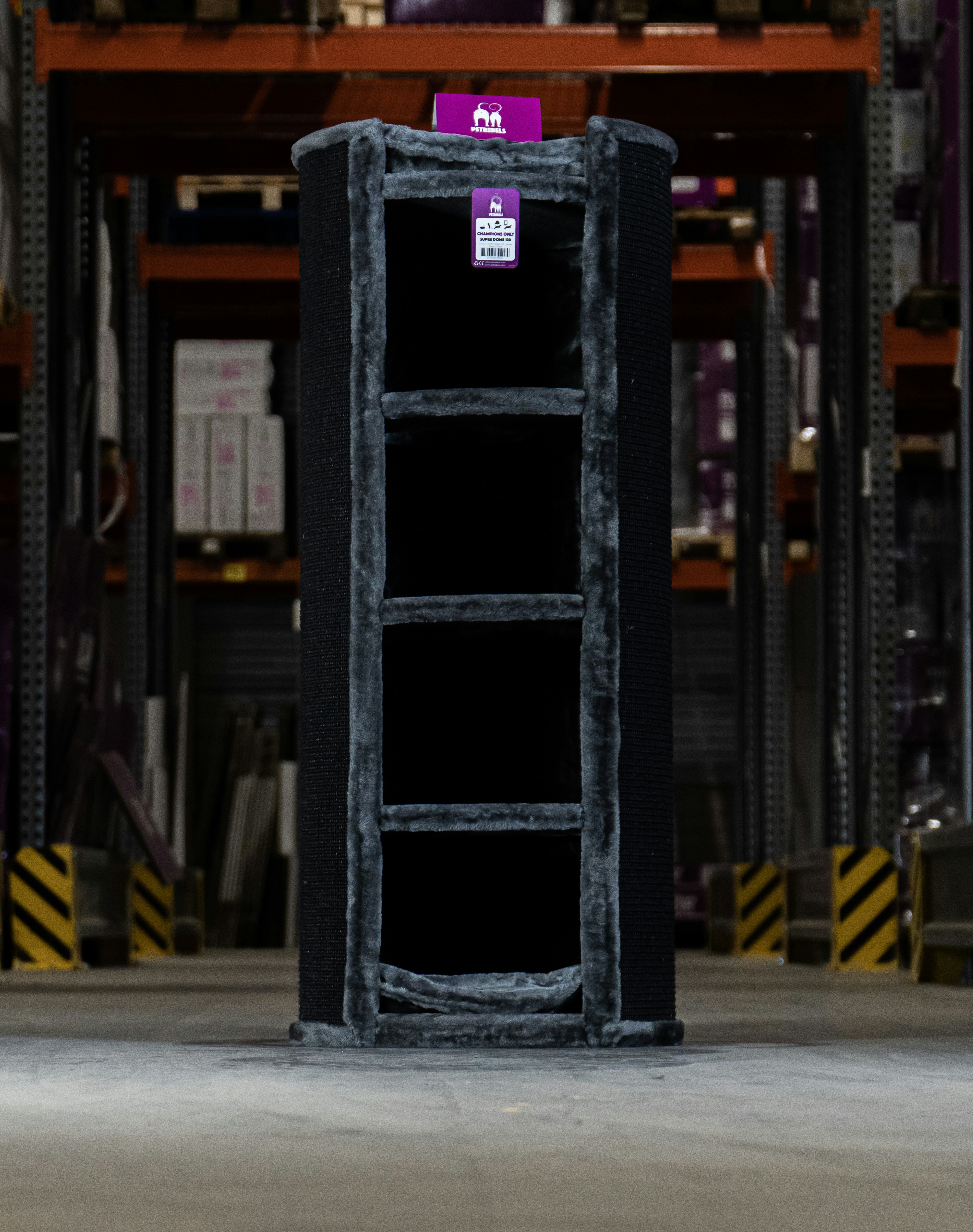 The ideal scratching dome! All domes have a diameter of 45cm or 55cm at CHAMPIONS ONLY. A real playing paradise with different levels. Depending on the model, your cat can choose between 1 and 5 levels. All upper loungers are specially padded and are the best cuddle space. We also thought about an extra thick base plate for extra stability.