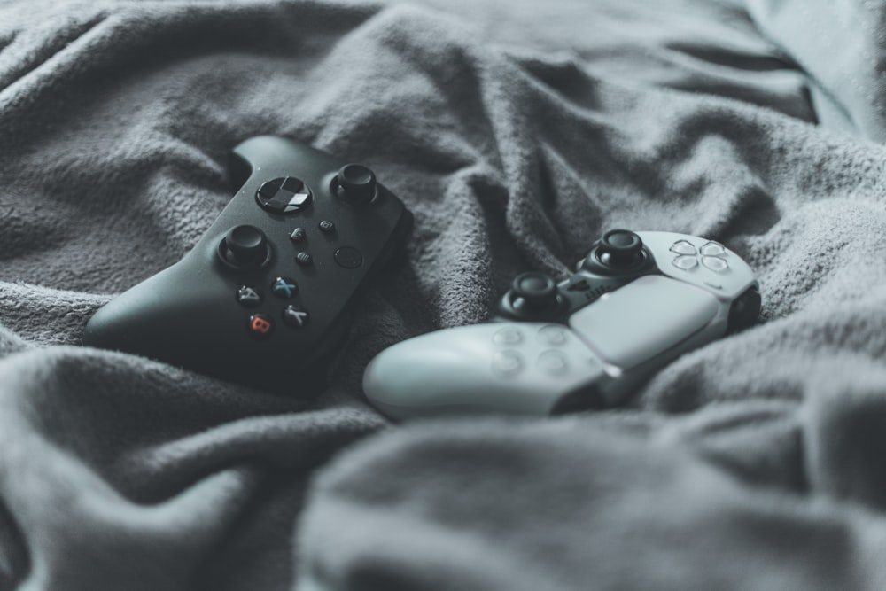 Controller di gioco Xbox One in bianco e nero