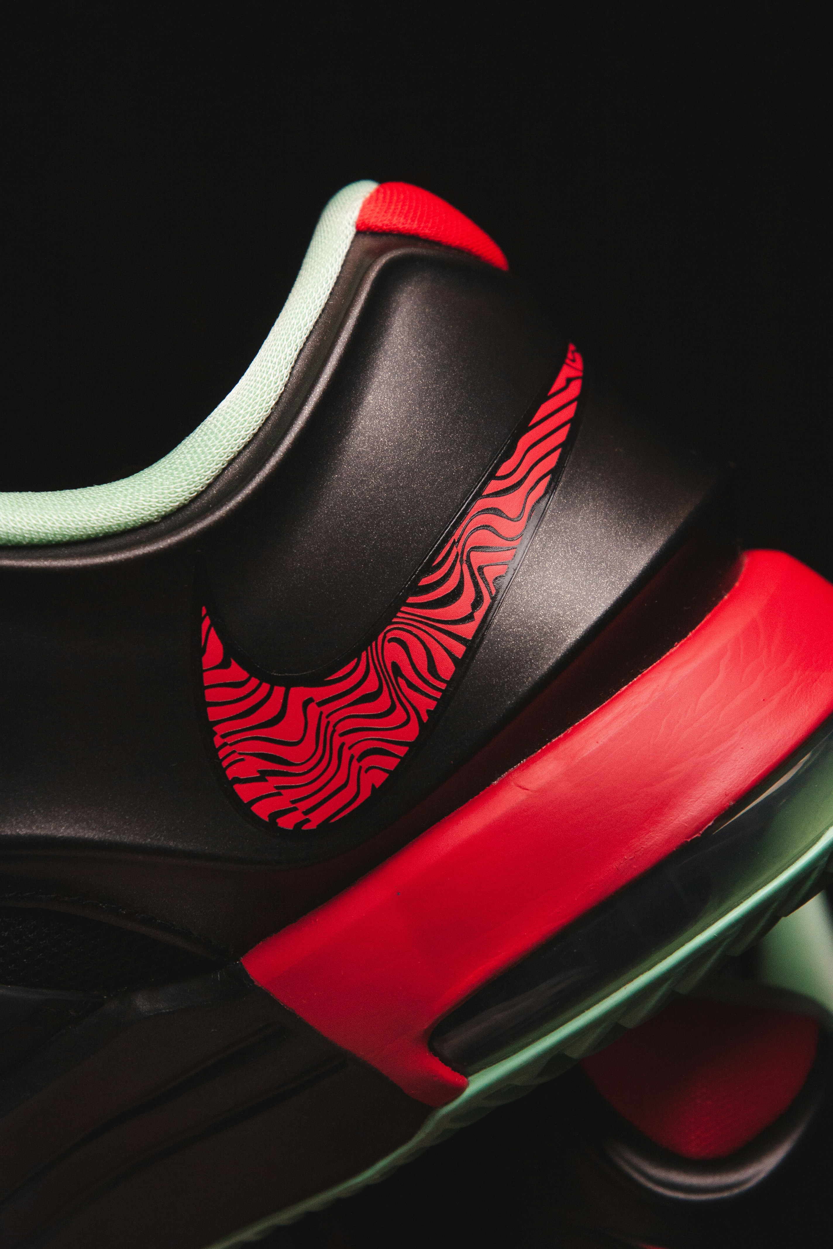 nike mid black and red