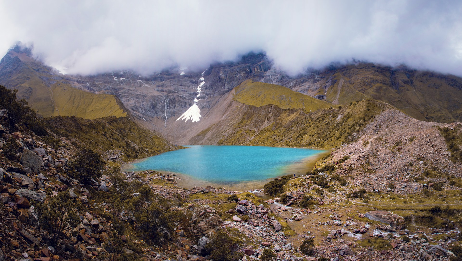 lake in the middle of mountains