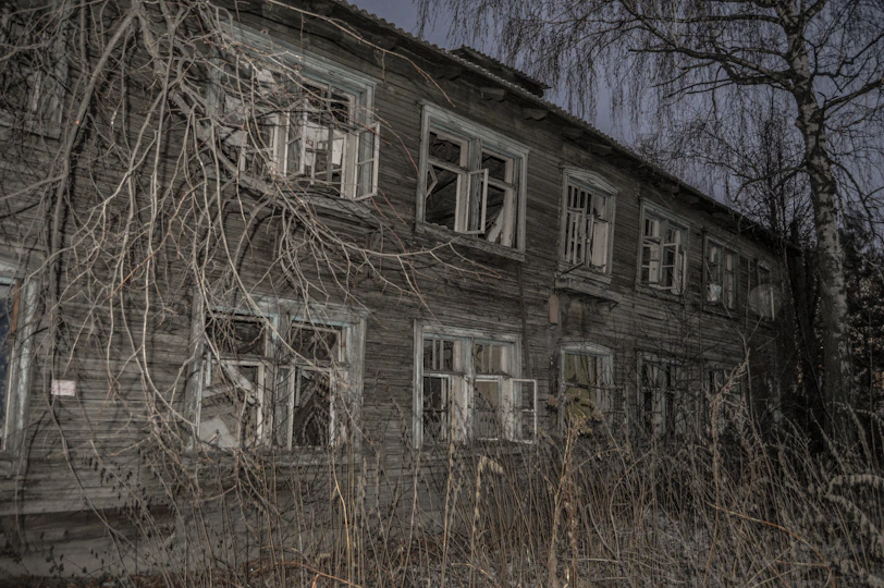 A haunting image of an old, abandoned building representing forgotten crime scenes.