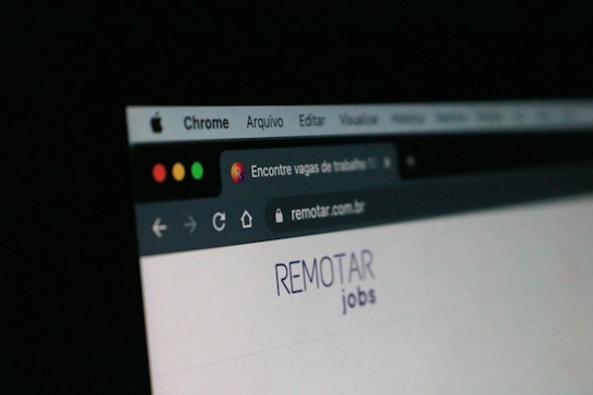 A computer screen displays a web browser with several tabs open. The browser window shows the website 'remotar.com.br', focusing on job opportunities. The interface includes standard browser elements like back and forward arrows, a refresh button, and navigation tabs.