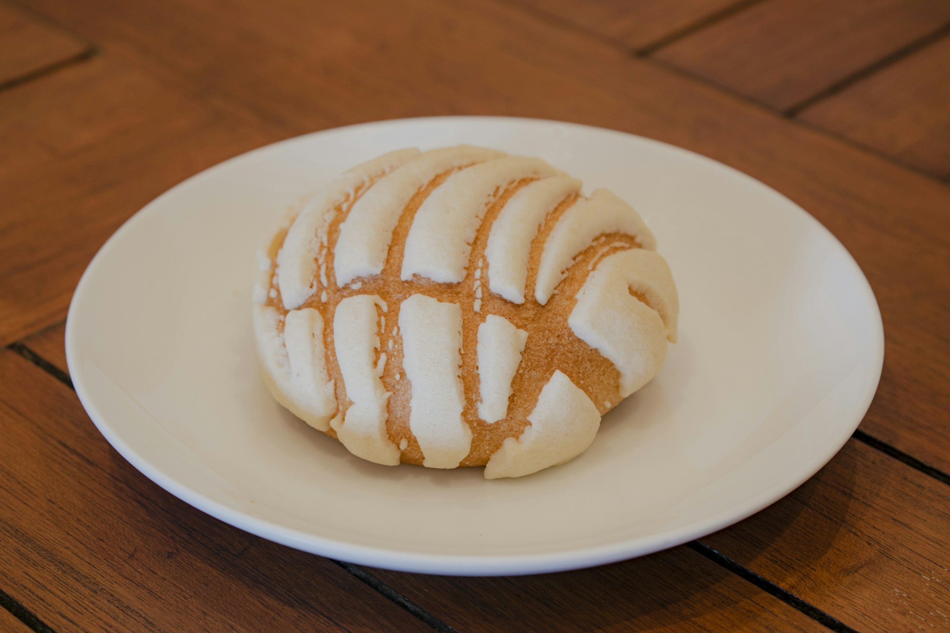 white ceramic plate with brown and white bread