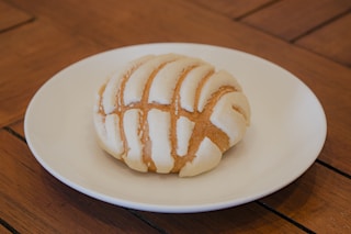 white ceramic plate with brown and white bread