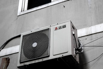 white and gray box fan