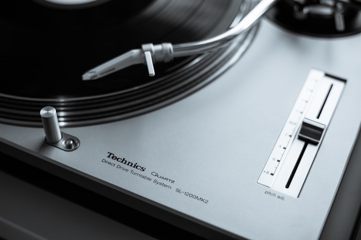 Manual vs. Automatic Turntables