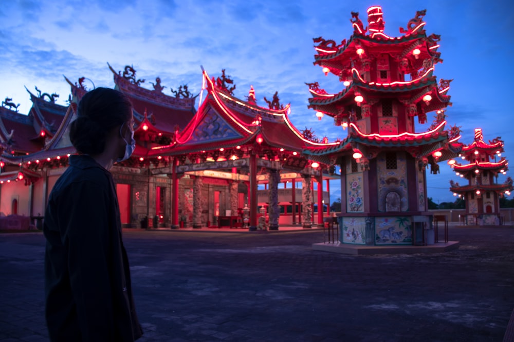 赤と白の中国寺院