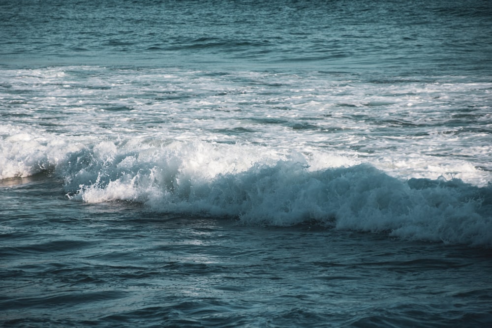 ocean waves crashing on shore during daytime