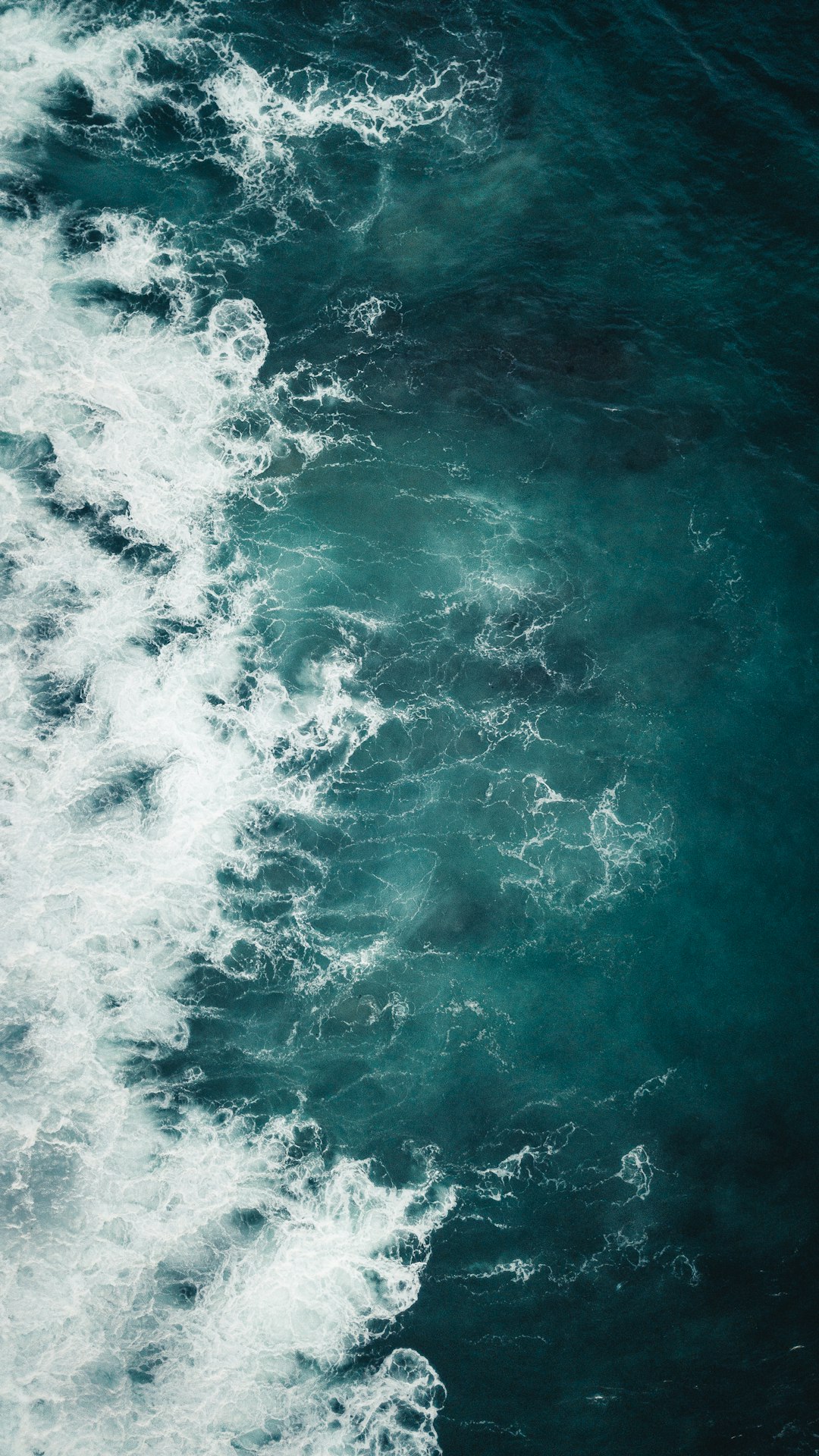 ocean waves crashing on shore during daytime