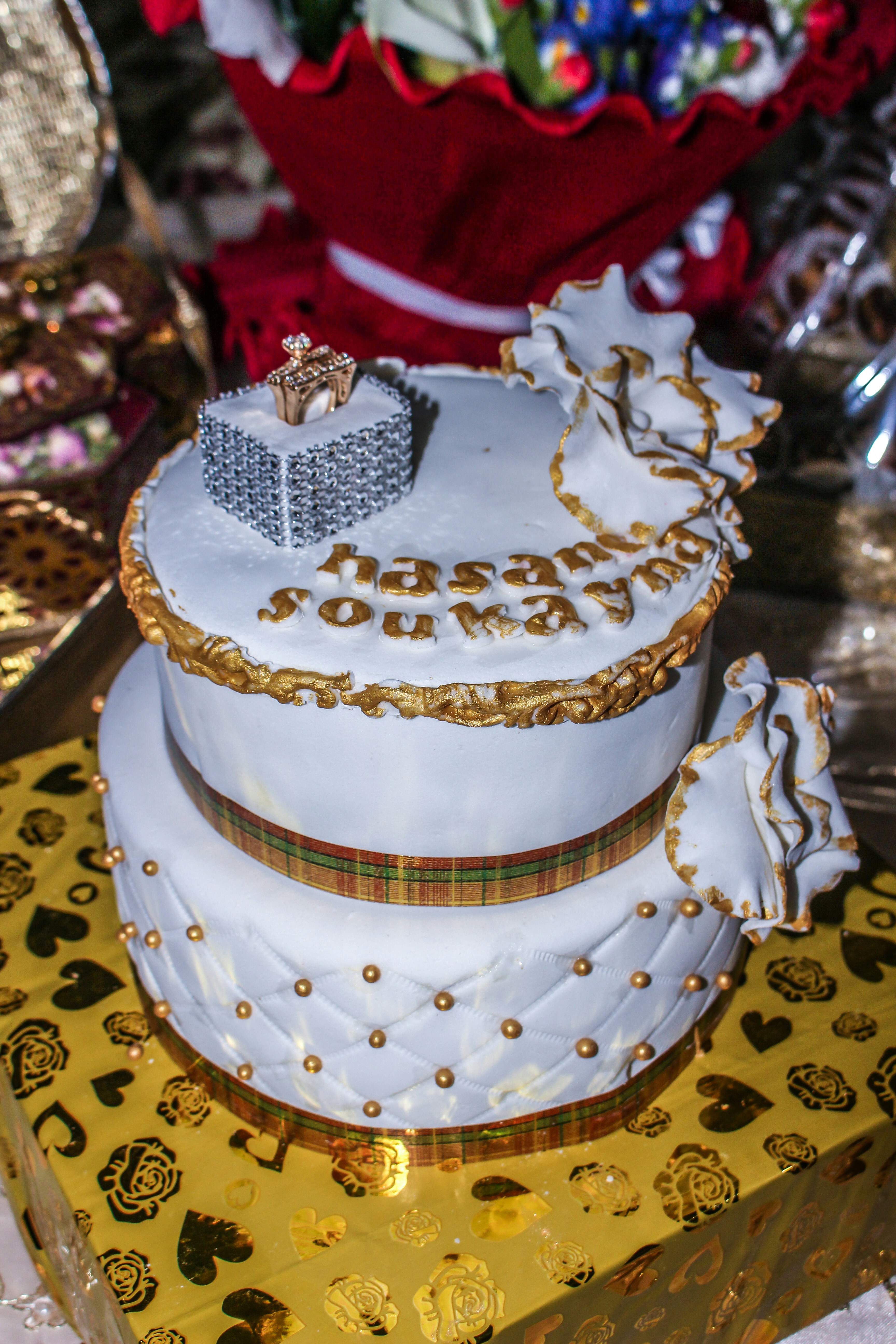 6. Bánh Bông Lan Trứng Muối Gốc Cột Điện - Quà tặng ý nghĩa