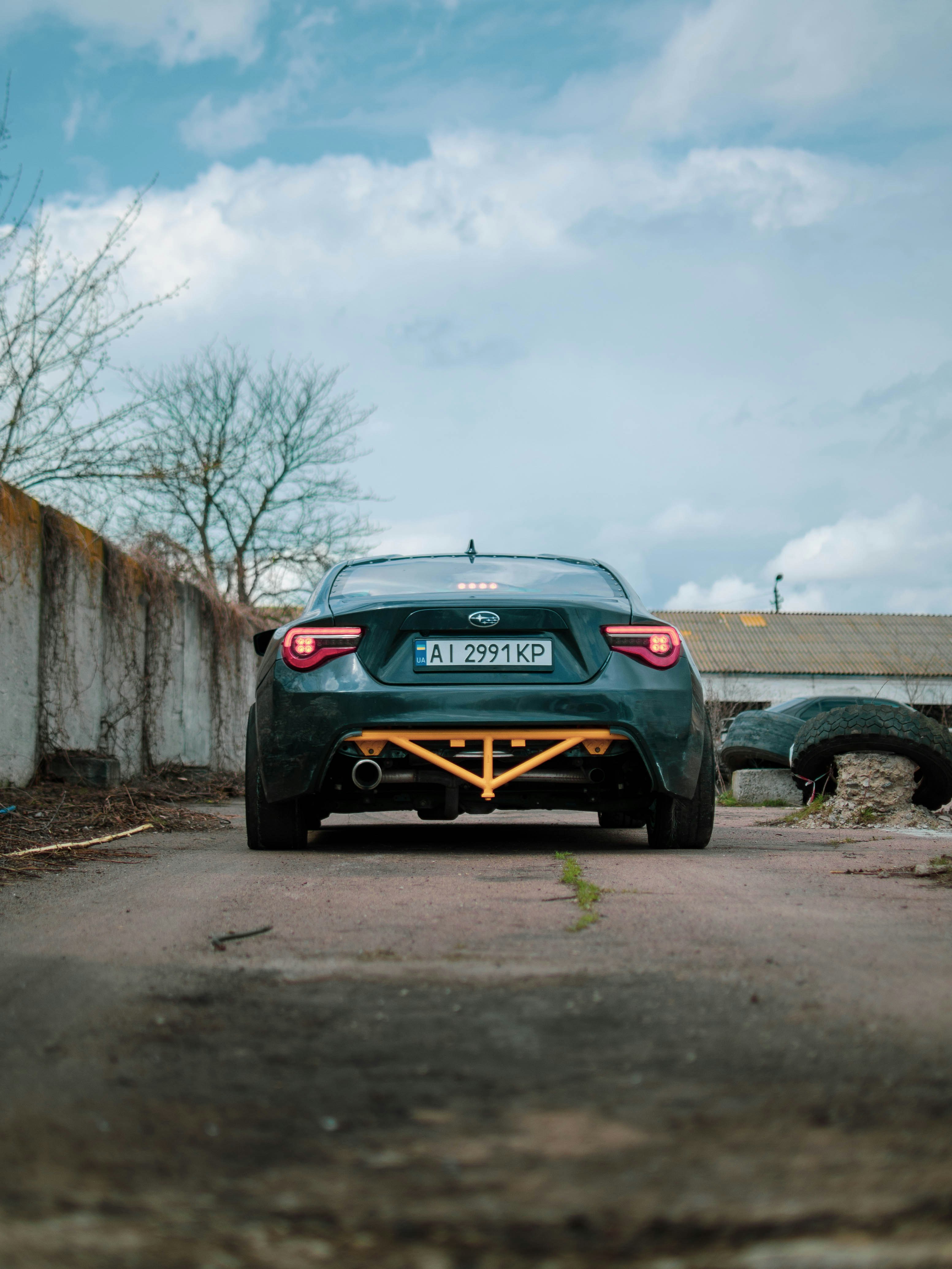 昼間の道路上の黒いポルシェ 911の写真 Unsplashで見つけるユタの無料写真